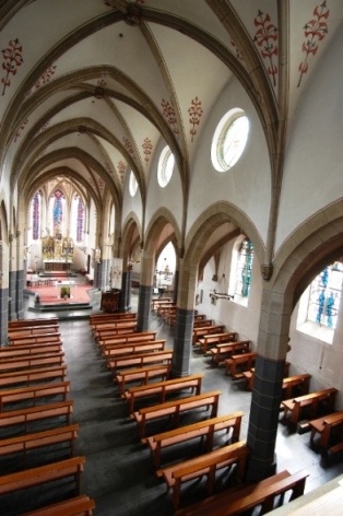 Blick von der Orgelempore in den Kircheninnenraum